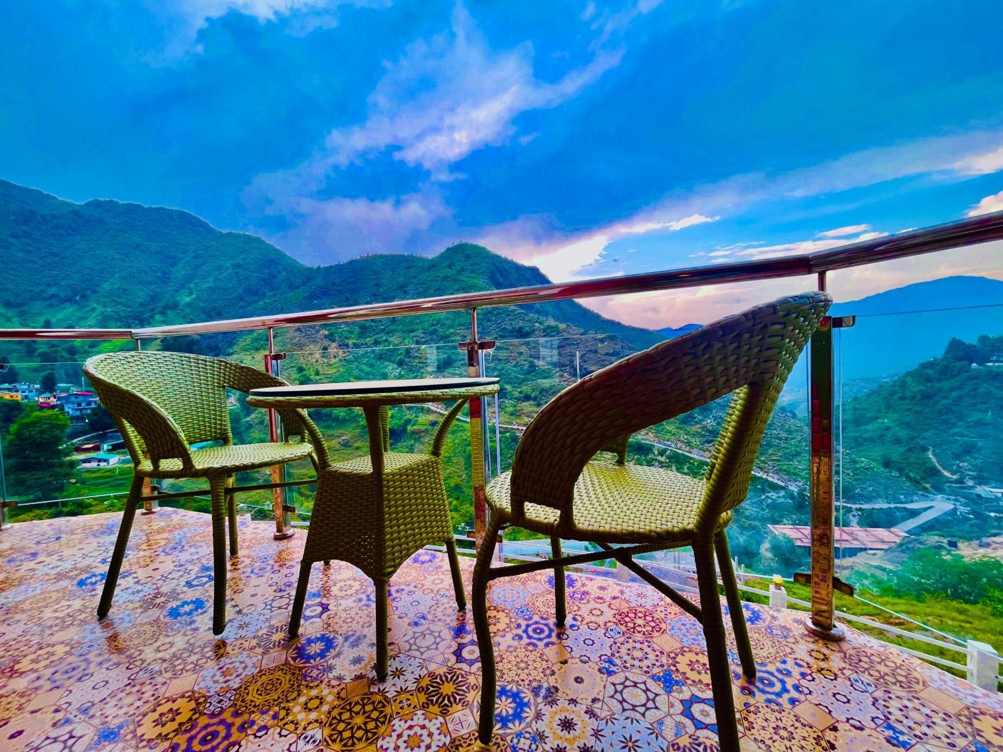The Kempty Osasis - A Boutique Resort With Scenic Mountain View In Mussoorie Eksteriør billede